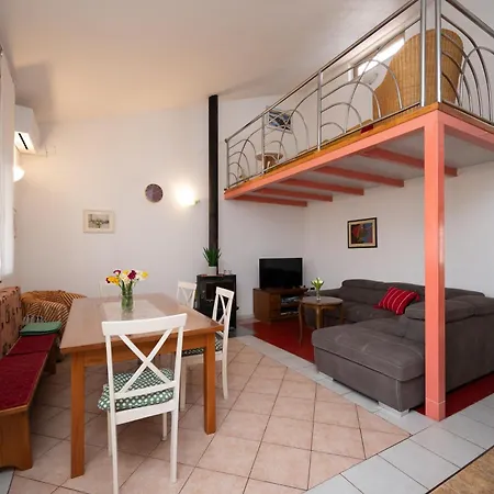 With Parking Space - 24105 * Zára