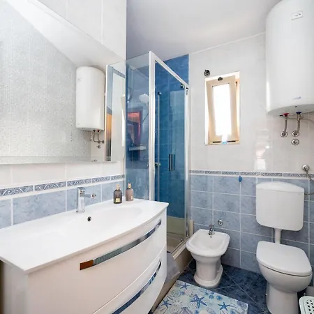 Apartman With Parking Space - 24105 *