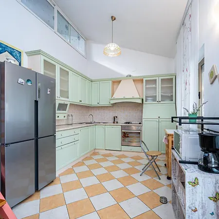 Apartman With Parking Space - 24105 Zára