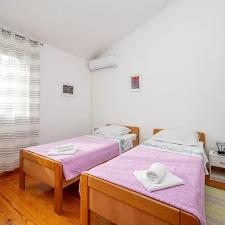 With Parking Space - 24105 Apartman Zára