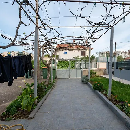 With Parking Space - 24105 * Zára