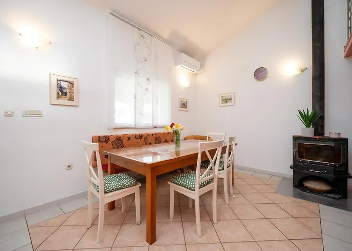 With Parking Space - 24105 Lägenhet Zadar