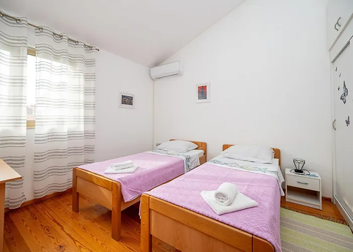 With Parking Space - 24105 Lägenhet Zadar